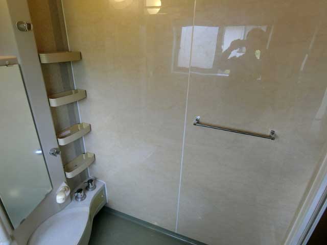 浴室リフォーム　ユニットバス壁パネル補修　施工後